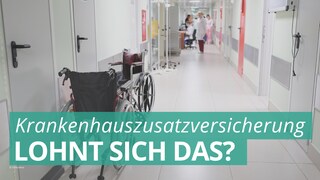 Auf einem Flur im Krankenhaus stehen zwei Rollstühle. (Foto: Colourbox)
