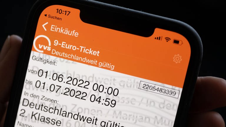 VVS €9 smartphone ticket (Photo: dpa Bildfunk, Picture Alliance)