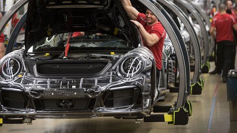 2018 hat Porsche rund 256.000 Fahrzeuge ausgeliefert. (Foto: dpa Bildfunk, picture alliance/Marijan Murat/dpa)
