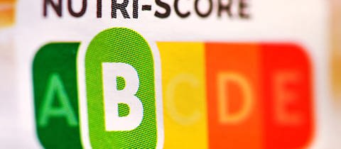 Der sogenannte «Nutri-Score», eine farbliche Nährwertkennzeichnung, auf einem Fertigprodukt.  (Foto: dpa Bildfunk, picture alliance/dpa/dpa-Zentralbild | Patrick Pleul)