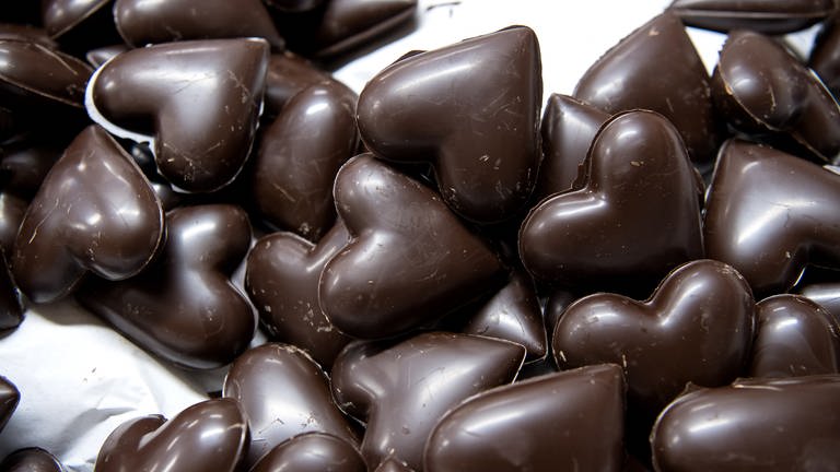 Beim Verzehr von Schokolade sind die Deutschen weltweit vorne mit dabei. (Foto: dpa Bildfunk, picture alliance / dpa | Sven Hoppe)