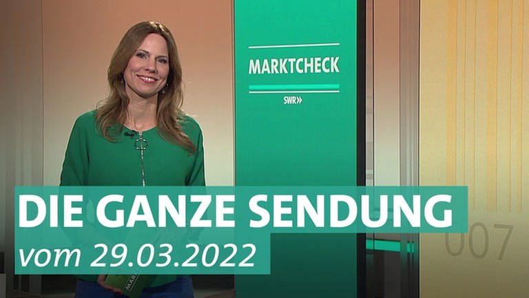 Moderatorin Hendrike Brenninkmeyer am 29. März 2022 im Marktcheck-Studio, ihre Themen sind: Elementarversicherungen, Blumenerde, Preisanpassungen, Krempel-Check Haushaltsauflösung (Foto: SWR)