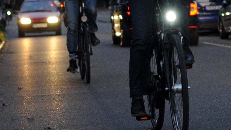 Fahrradlampen - die richtige Beleuchtung bringt mehr Sicherheit -  Marktcheck - TV