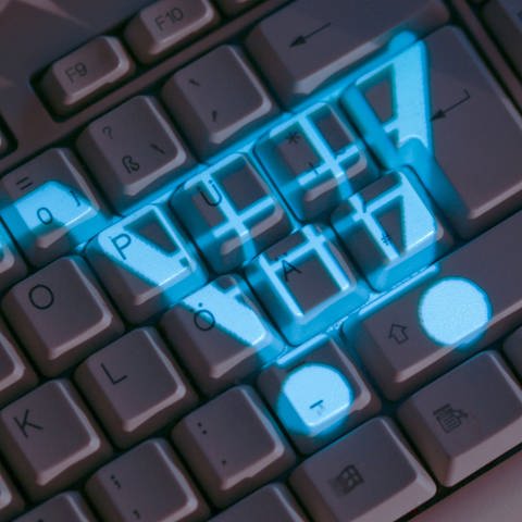 Kriminelle versuchen mit Fake-Shops, Verbraucher beim Online-Kauf zu täuschen. (Foto: dpa Bildfunk, picture alliance/Jens Büttner/dpa)