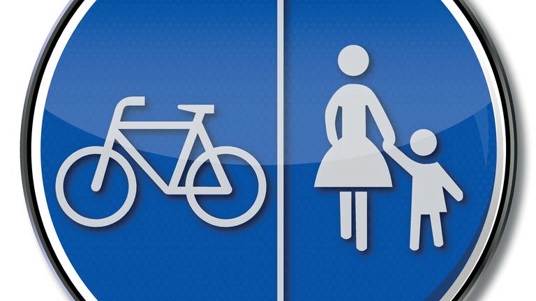 Auf einem blauen Schild ist links ein weißes Fahrrad und in der Mitte ein senkrechter, weißer Strich zu sehen. Rechts neben dem Strich ist eine Mutter mit Kind abgebildet. Es handelt sich um das Schild, das einen getrennten Rad- und Fußweg anzeigt. (Foto: Colourbox)