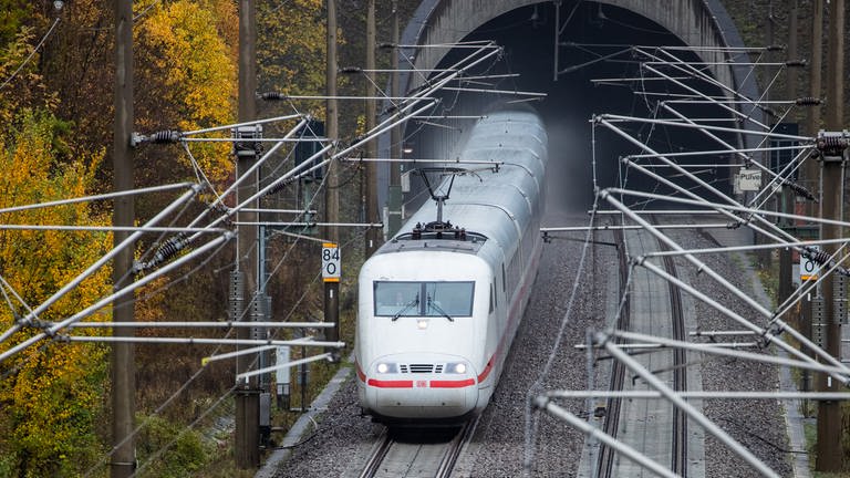 Bahnfahrer können sich ab dem Fahrplanwechsel auf neue Verbindungen und Züge freuen.