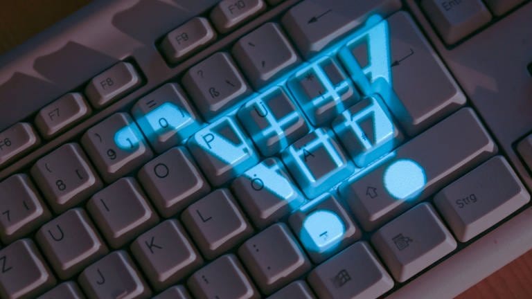 Kriminelle versuchen mit Fake-Shops, Verbraucher beim Online-Kauf zu täuschen.
