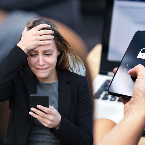 Junge Frau blickt verzweifelt auf ihr Handy. Neue Phishing-Masche: Betrüger geben sich als Bankmitarbeiter aus. (Foto: Colourbox)