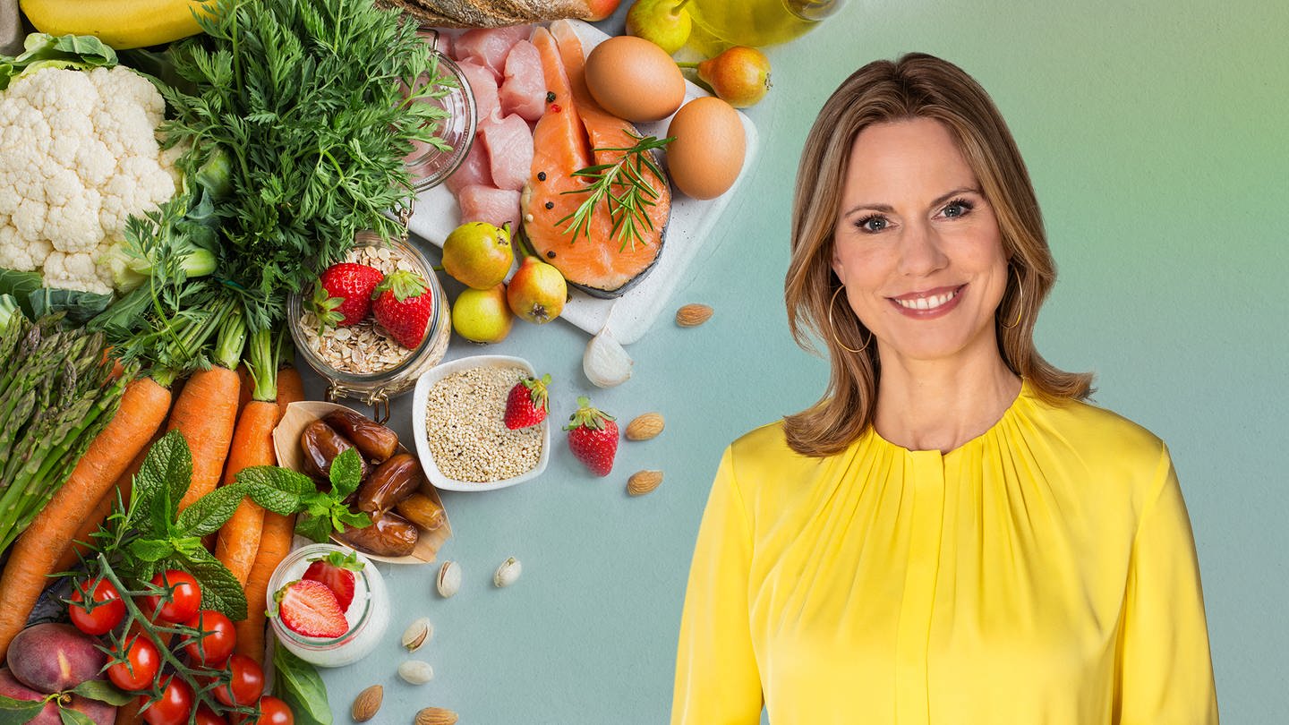 Die Moderatorin der Sendung Marktcheck Hendrike Brenninkmeyer lächelt in die Kamera, gekleidet ist sie mit gelber Bluse. Neben ihr sind Lebensmittel wie Eier, Müsli, Fisch und Fleisch, Obst und Gemüse eingeblendet. (Foto: SWR)