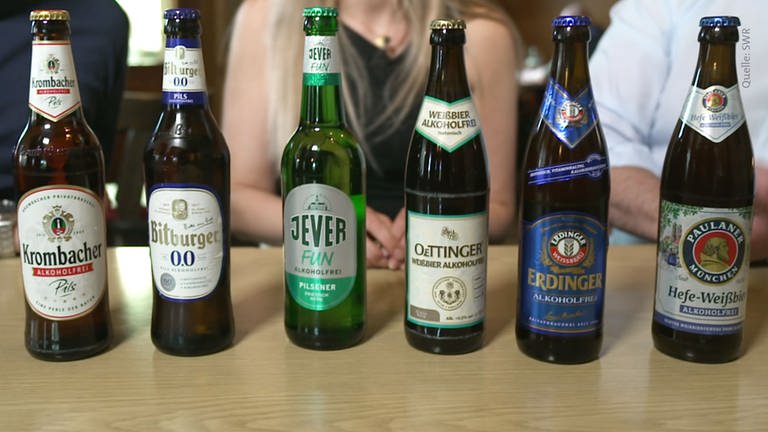Alkoholfreies Pilsener und Weizenbier in Flaschen: Krombacher, Bitburger, Jever, Oettinger, Erdinger, Paulaner. Marktcheck macht den Test.