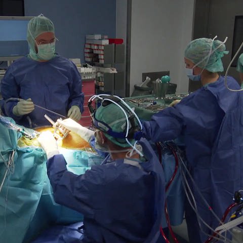 Patient wird operiert (Foto: SWR)