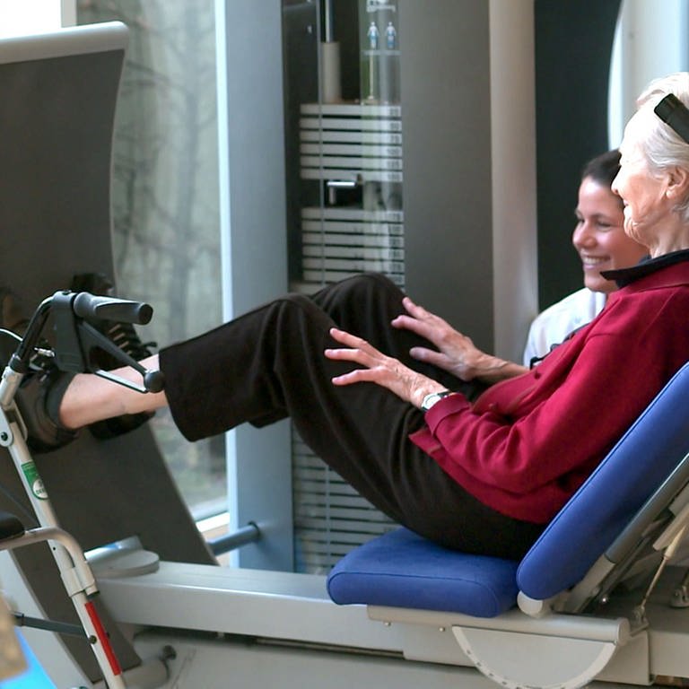 Rehabilitation nach einem Oberschenkelhalsbruch: Die Chancen stehen gut, wieder fit zu werden. (Foto: SWR, SWR Doc Fischer)