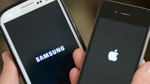 Apple iPhone und Samsung Galaxy (Foto: picture-alliance / dpa, picture-alliance / dpa -)