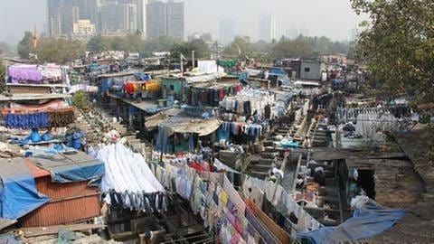 Blick auf Dhobi Ghat - die Wäscherei Mumbais (Foto: SWR, SWR -)