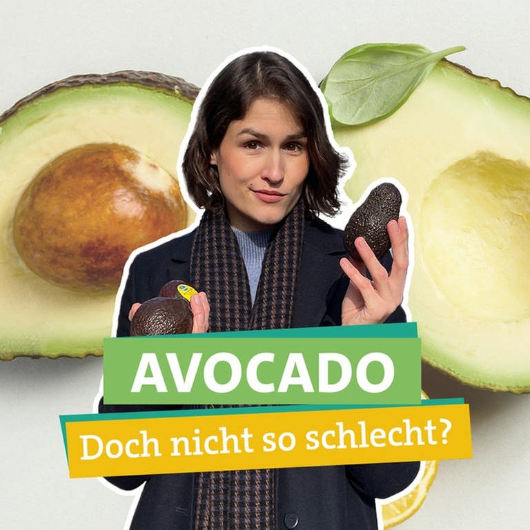Katharina Röben hälte eine halbe Avocado und ist in dieser Folge auf der Suche nach der umweltfreundlichsten Avocado. (Foto: SWR)