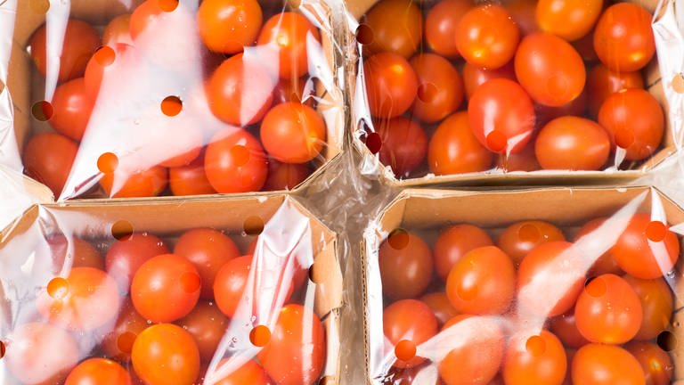 Zu sehen sind vier Packungen Tomaten  (Foto: Colourbox)