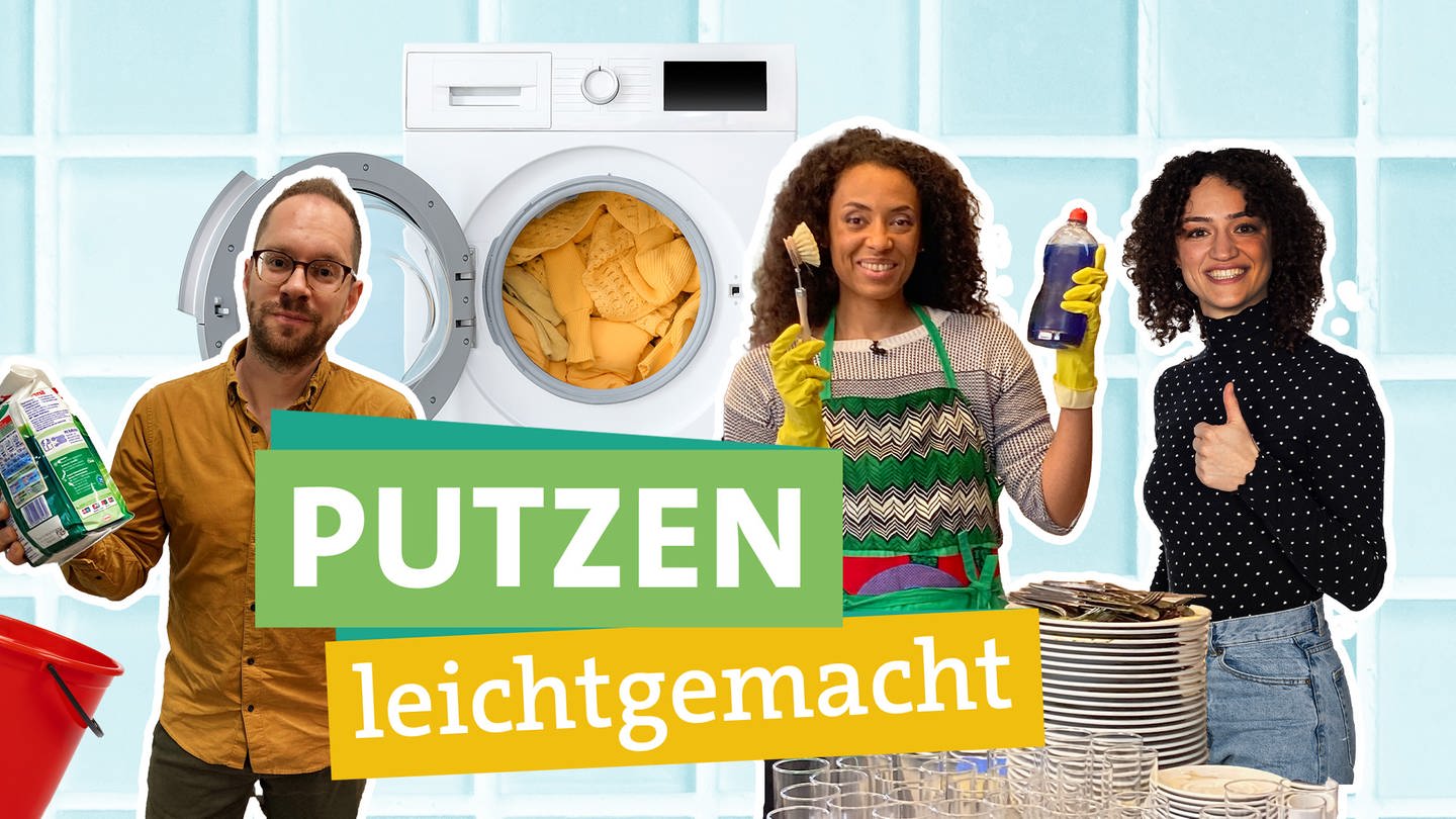Die Ökochecker-Hosts Tobias Koch, Anne Chebu und Maral Bazargani haben putzmittel, spülmittel und waschmittel in den Händen und sind kollagenartig vor eine offene Waschmaschine gesetzt. (Foto: SWR)