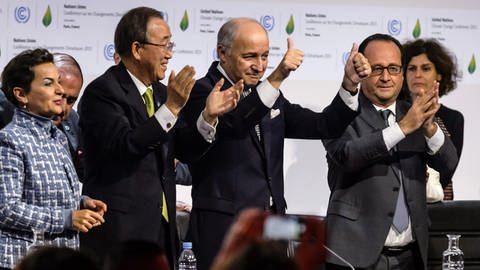 Der damalige französische Präsident Francois Hollande und der damalige UN-Generalsekretär Ban Ki-moon beim COP21