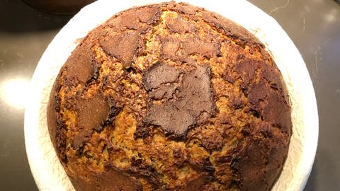 Brot mit leckerer Kruste liegt im Gärkorb (Foto: SWR, Sabine Schütze)