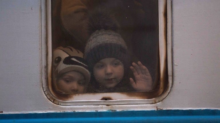 Refugee seen inside the train in Przemysl and Medyka (Foto: SWR, picture alliance)