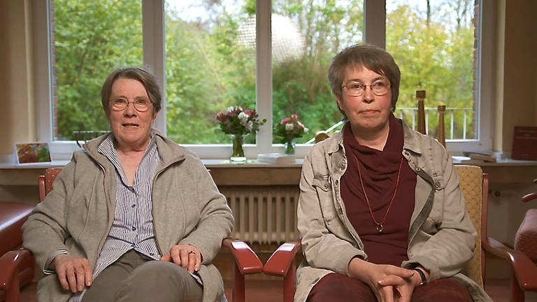 Jahrzehntelanges Versteckspiel: Monika Sch. und Marie K. sind seit über 40 Jahren ein Paar. (Foto: rbb/EyeOpeningMedia)