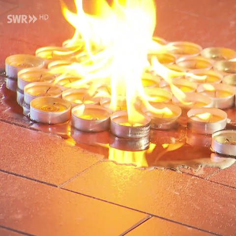 brennende Teelichter (Foto: SWR)