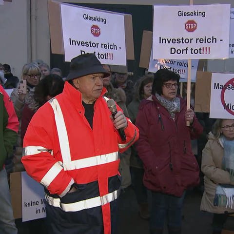 Bürgerprotest gegen Flüchtlingsunterkunft in Michelbach (Foto: SWR)