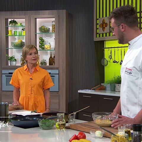 Moderatorin Evelin König und Koch Sören Anders (Foto: SWR)