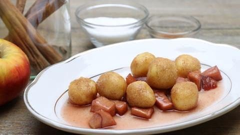 Süße Kartoffelklößchen mit Zimtzucker