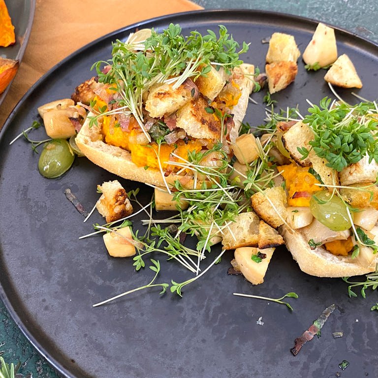 Ofenkürbis mit Frischkäse und Pilzen
