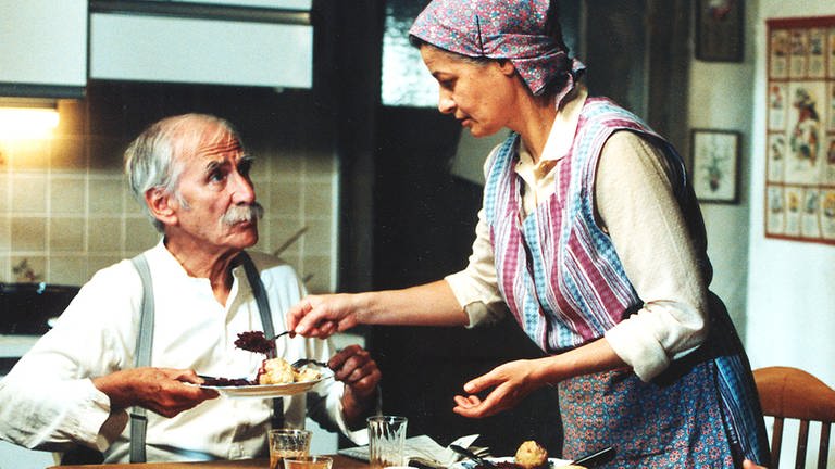 Johanna und Opa Wilhelm in der Küche 