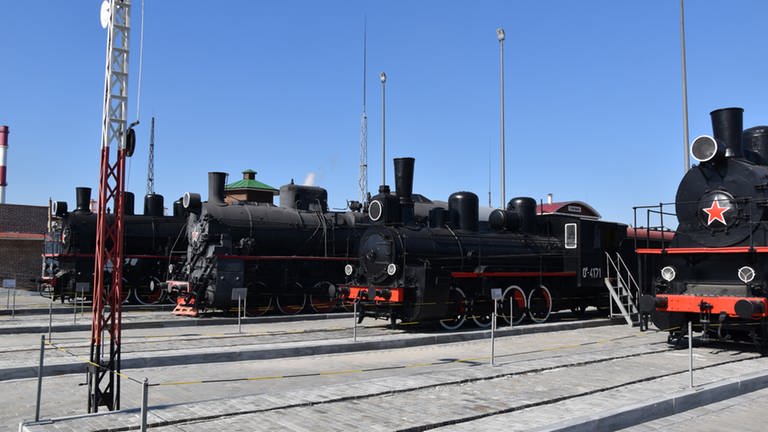 Dampfveteranen der russischen Eisenbahn im Museum von Jekaterinburg.
