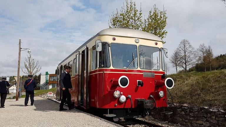 Der erste Zug in der Fahrsaison der Härtsfeld-Museumsbahn im Jahr 2017