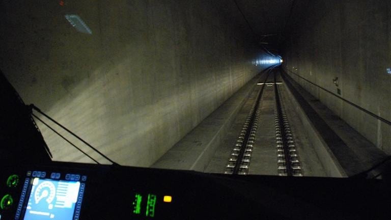 Im neuen Lötschberg-Basistunnel.