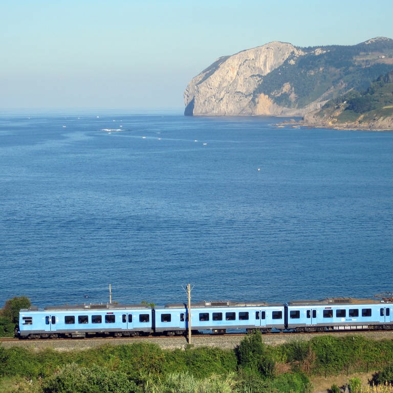 Regionalzug auf Traumstrecke: die Linie zwischen Gernika und Bermeo