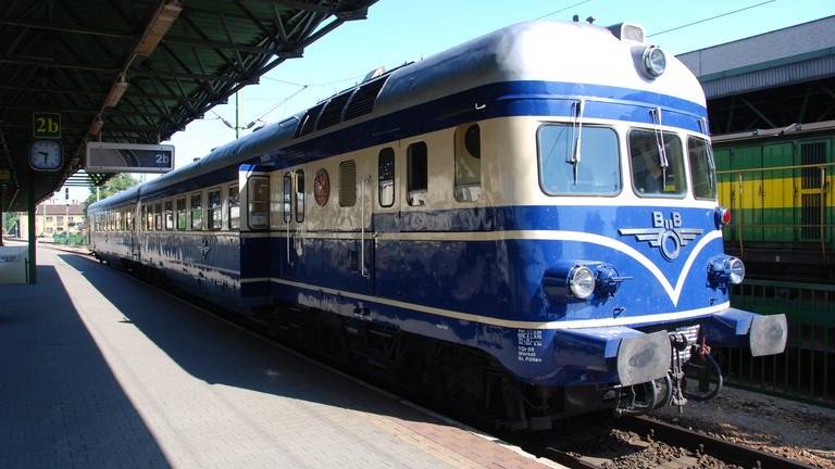 Der Blaue Blitz, der einstige Stolz der Österreichischen Bundesbahnen, viele Jahre gehörte er in Sopron zum gewohnten Bild.