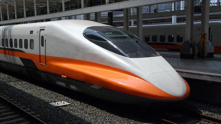 Dreißig Shinkansen, die hier die Bezeichnung 700T erhielten, sind im Einsatz - mit einem Fassungsvermögen von jeweils knapp tausend Personen.