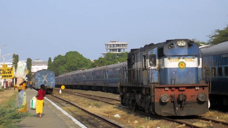Rangierlok; In "Kanniyakumari" endet das Schienennetz der "Southern Railway" und unsere Bahnreise.