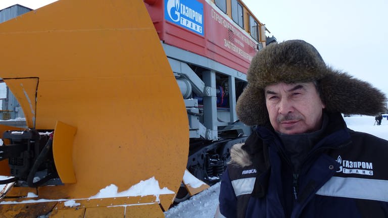 Der 53jährige Alexander Choroschailow sorgt für freie Fahrt auf der Strecke der Polarbahn auf Jamal. 