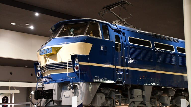 Eine Güterzuglok Baureihe EF 66 findet sich ebenfalls im Museum - die Ausstellung soll auch den modernen Schienenverkehr zeigen.
