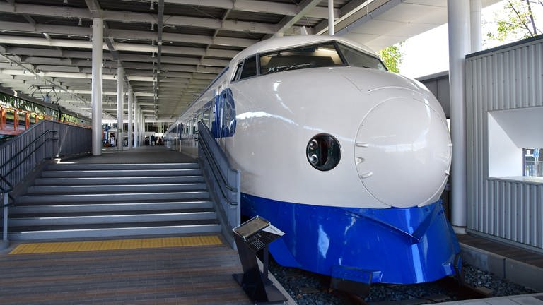 Der Shinkansen „Zero“ - die legendäre erste Generation des Hochgeschwindigkeitszuges, der 1964 ihren Betrieb aufnahm. Heute steht er im Eisenbahnmuseum von Kyoto.