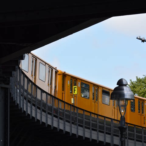 Seit 1902 überquert die U-Bahn-Linie U1 die Hochbahn am Schlesischen Tor. (Foto: SWR, Grit Merten)