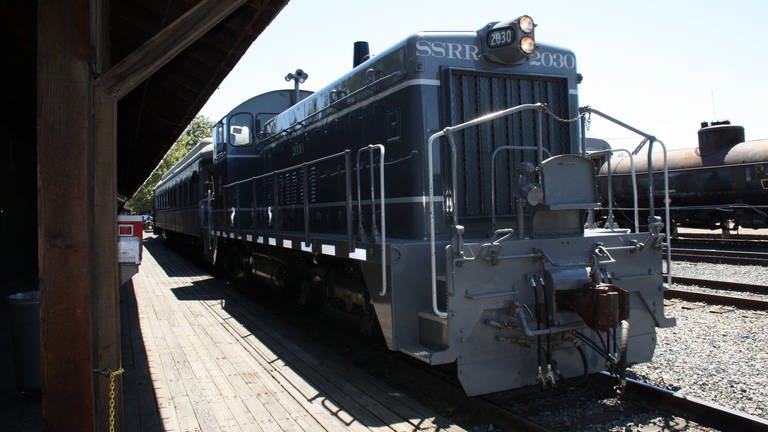 Diesellok der Pacific Rail Road im Depot des Museums in Sacramento