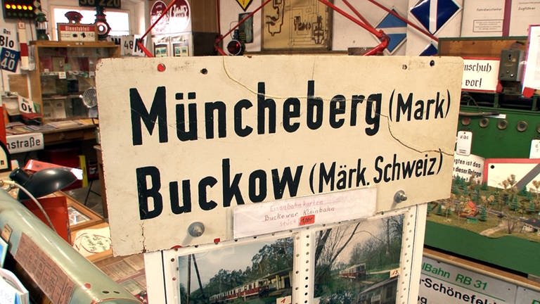 Schild "Müncheberg - Buckow"