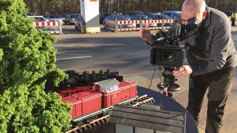 Kameramann Andreas Stirl beim Dreh der Einleitungssequenz zur Nürnberger Spielwarenmesse 2016