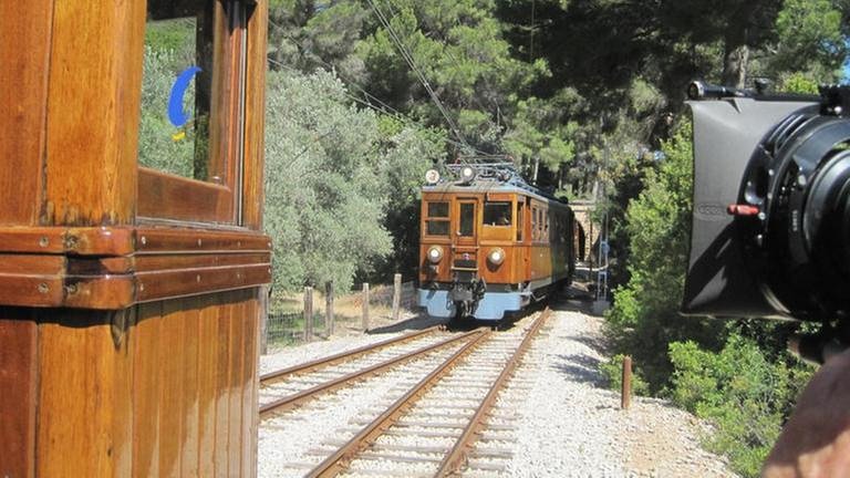 Begegnung in den Bergen: Zugkreuzung auf der Ferrocarril der Sóller
