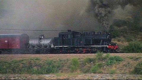 Schmalspur-Güterzug: Museumszug unterwegs am Duoro