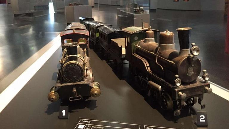 Blechspielzeug-Lokomotiven