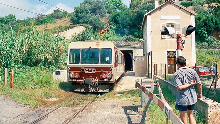 Typische Architektur der Bahnhöfe der Korsischen Eisenbahn