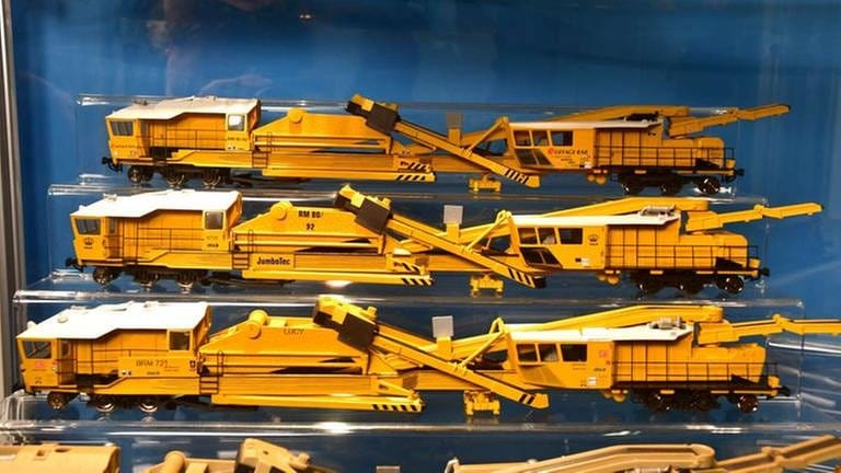 So unscheinbar wie spektakulär ist der Hersteller "KleinNSpoor" aus den Niederlanden. In der hintersten Ecke der Messehalle zeigt der niederländische Hersteller Modelle von Gleisbaumaschinen.